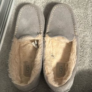 gray ugg slippers